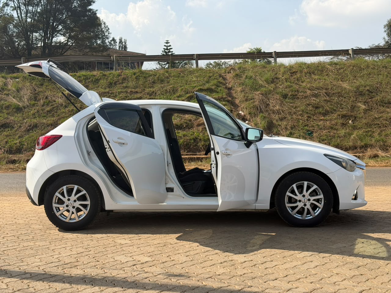 2019- Mazda Demio skyactivG- White