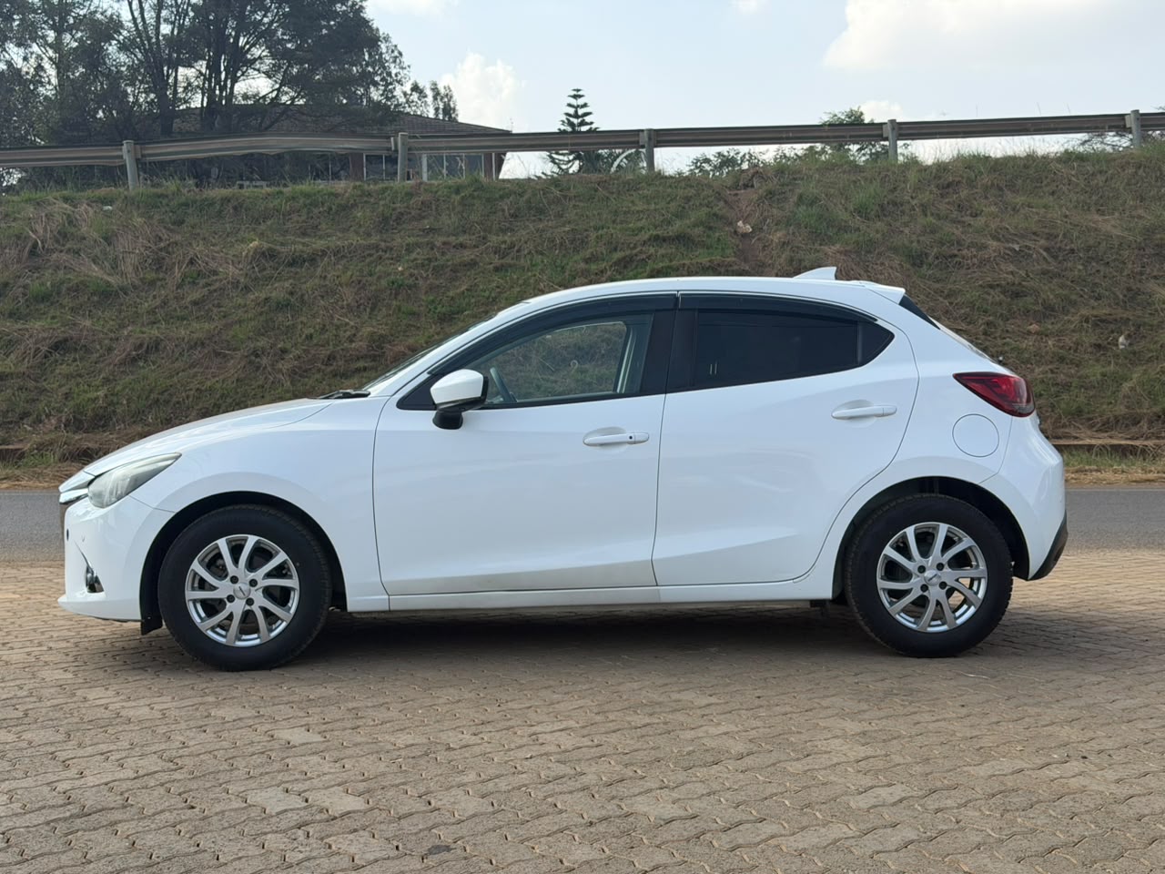 2019- Mazda Demio skyactivG- White