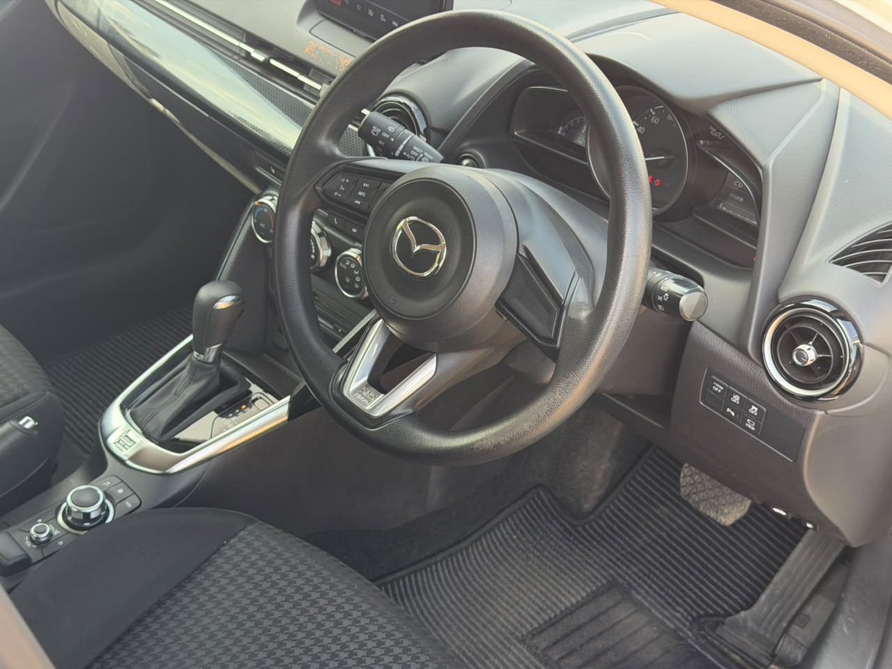 2019- Mazda Demio skyactivG- White