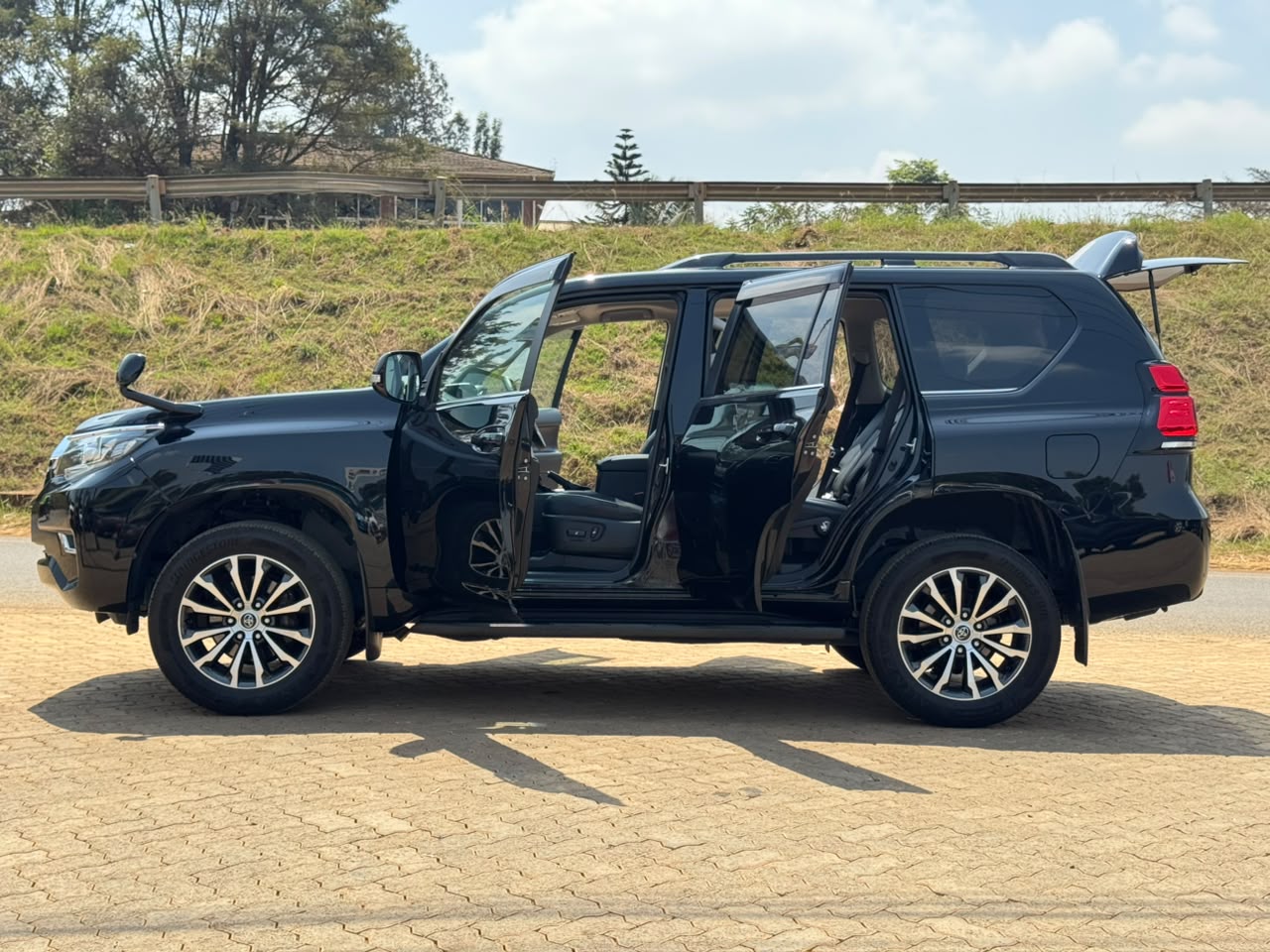 2020- Toyota Landcruiser Prado TX – Black
