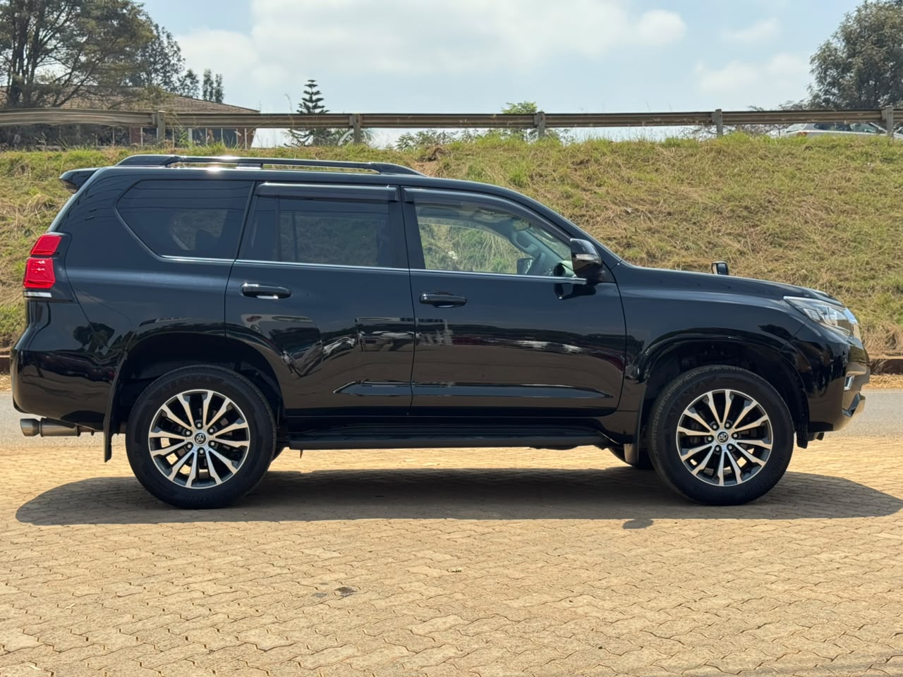 2020- Toyota Landcruiser Prado TX – Black