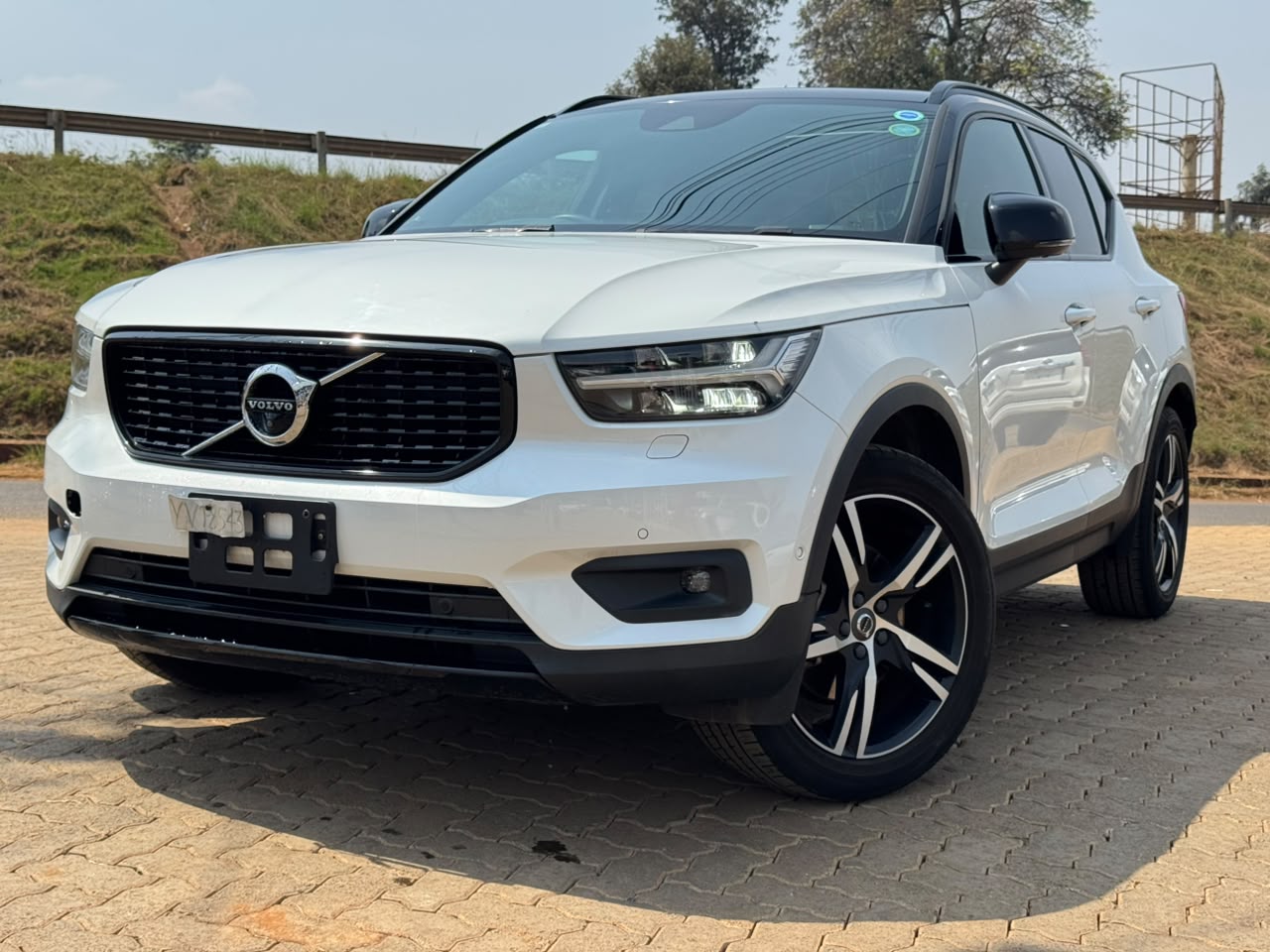 2019-volvo XC 40 T4 Rdesign -White