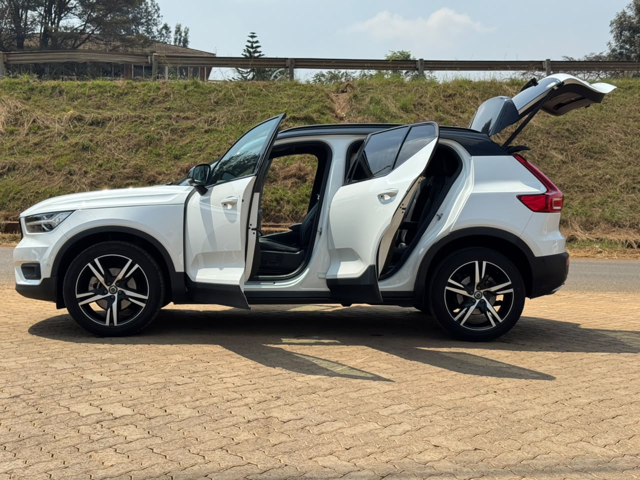 2019-volvo XC 40 T4 Rdesign -White