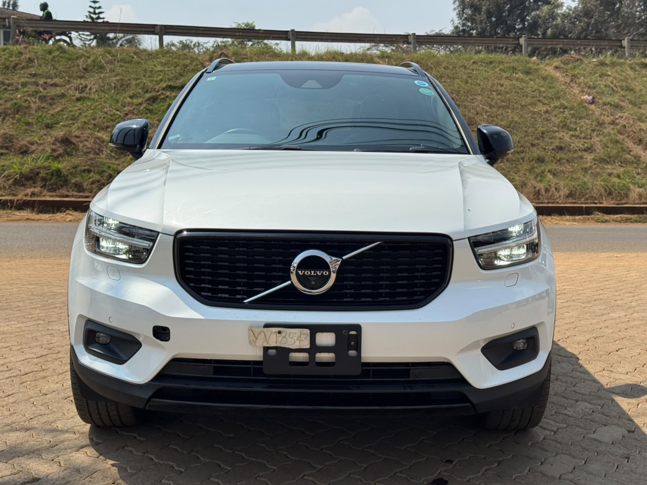 2019-volvo XC 40 T4 Rdesign -White