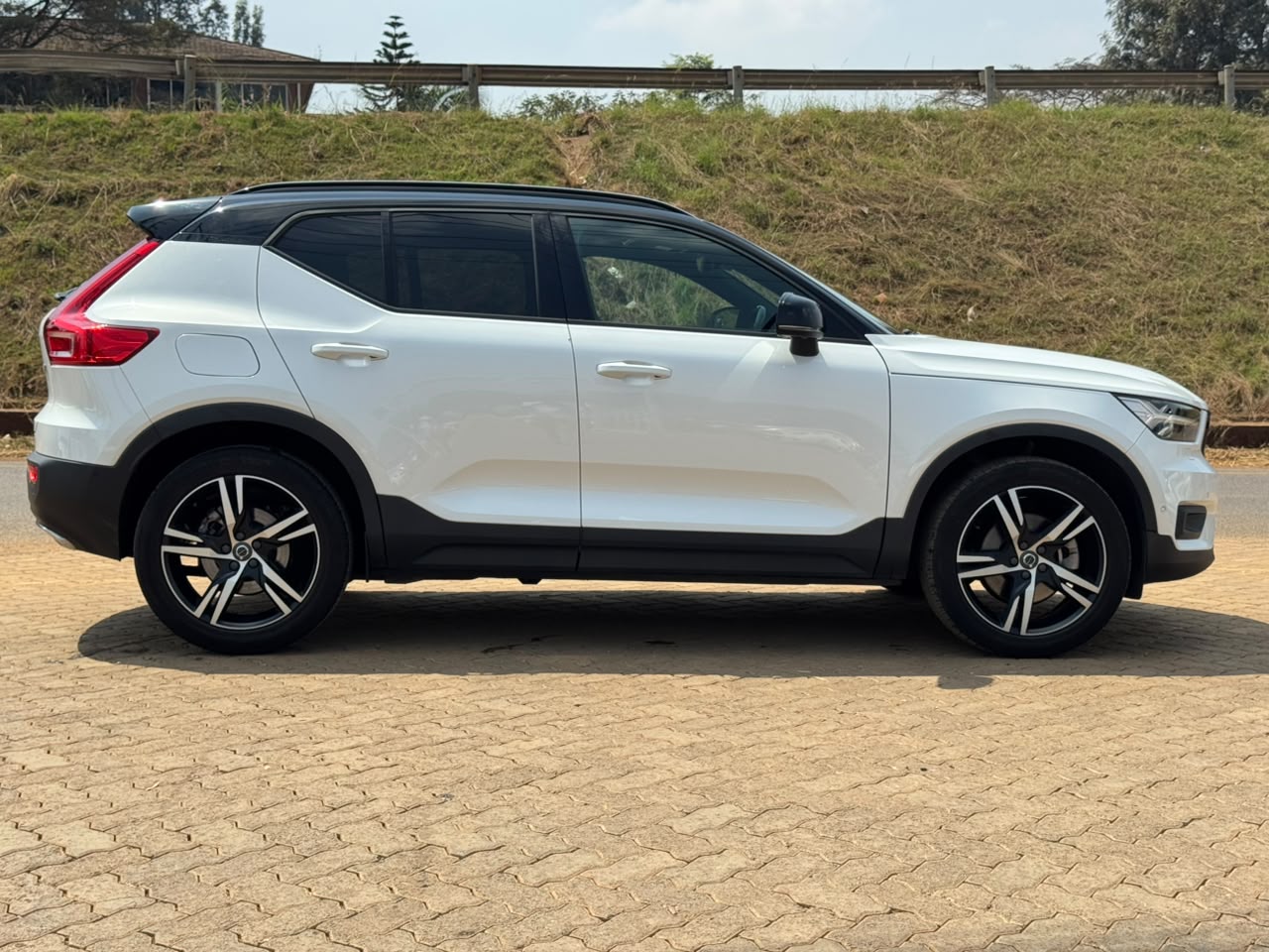 2019-volvo XC 40 T4 Rdesign -White