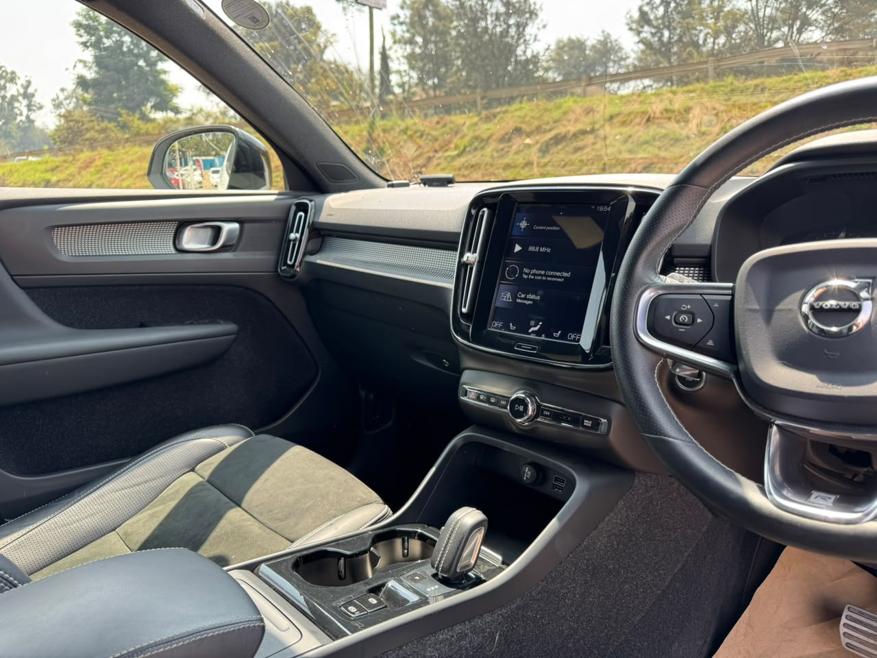 2019-volvo XC 40 T4 Rdesign -White