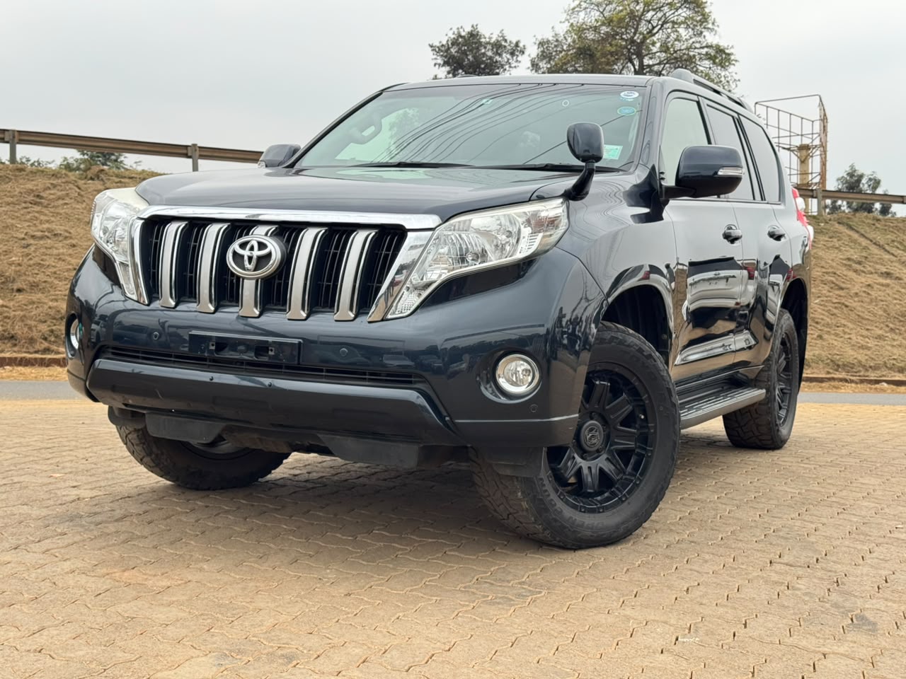 2017-Toyota LandCruiser Prado -Black