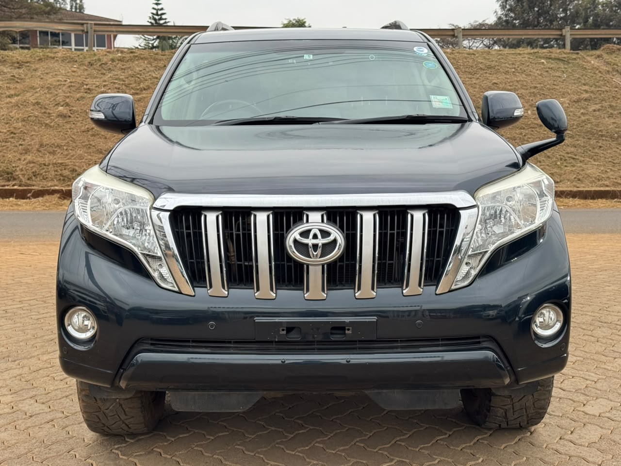 2017-Toyota LandCruiser Prado -Black