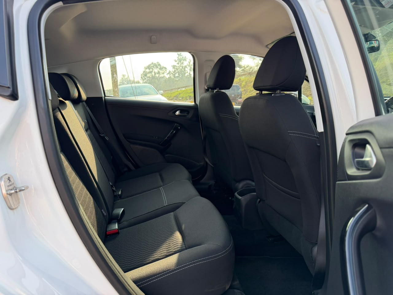 2018- Peugeot 208 -White