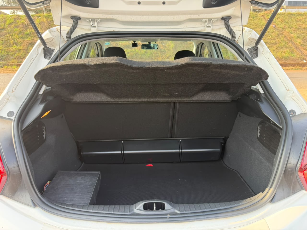 2018- Peugeot 208 -White
