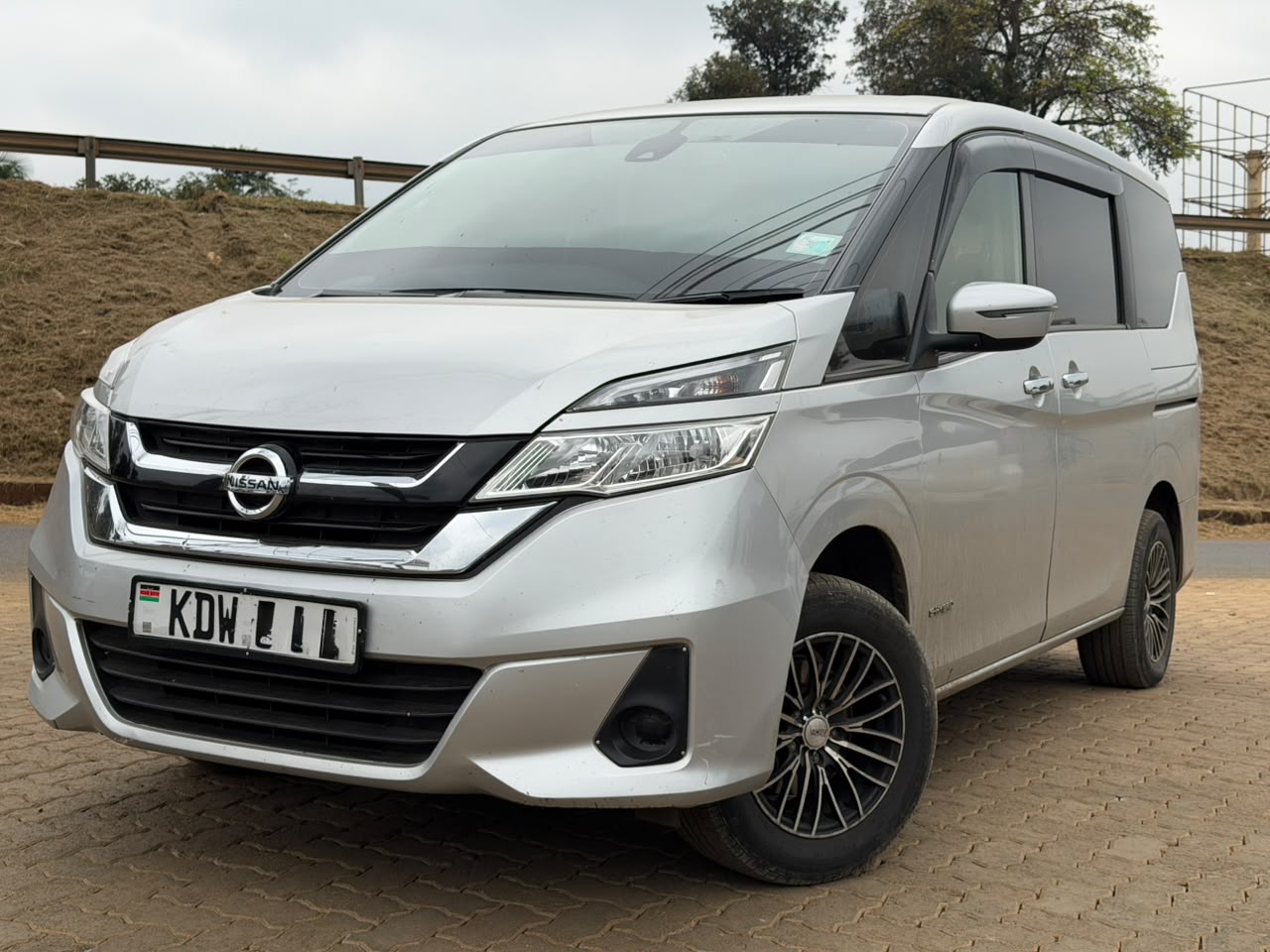2018-Nissan Serena (S-Hybrid)-Silver