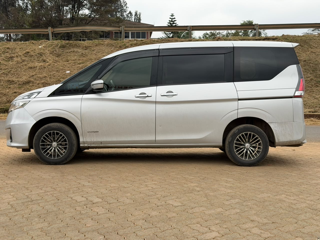 2018-Nissan Serena (S-Hybrid)-Silver