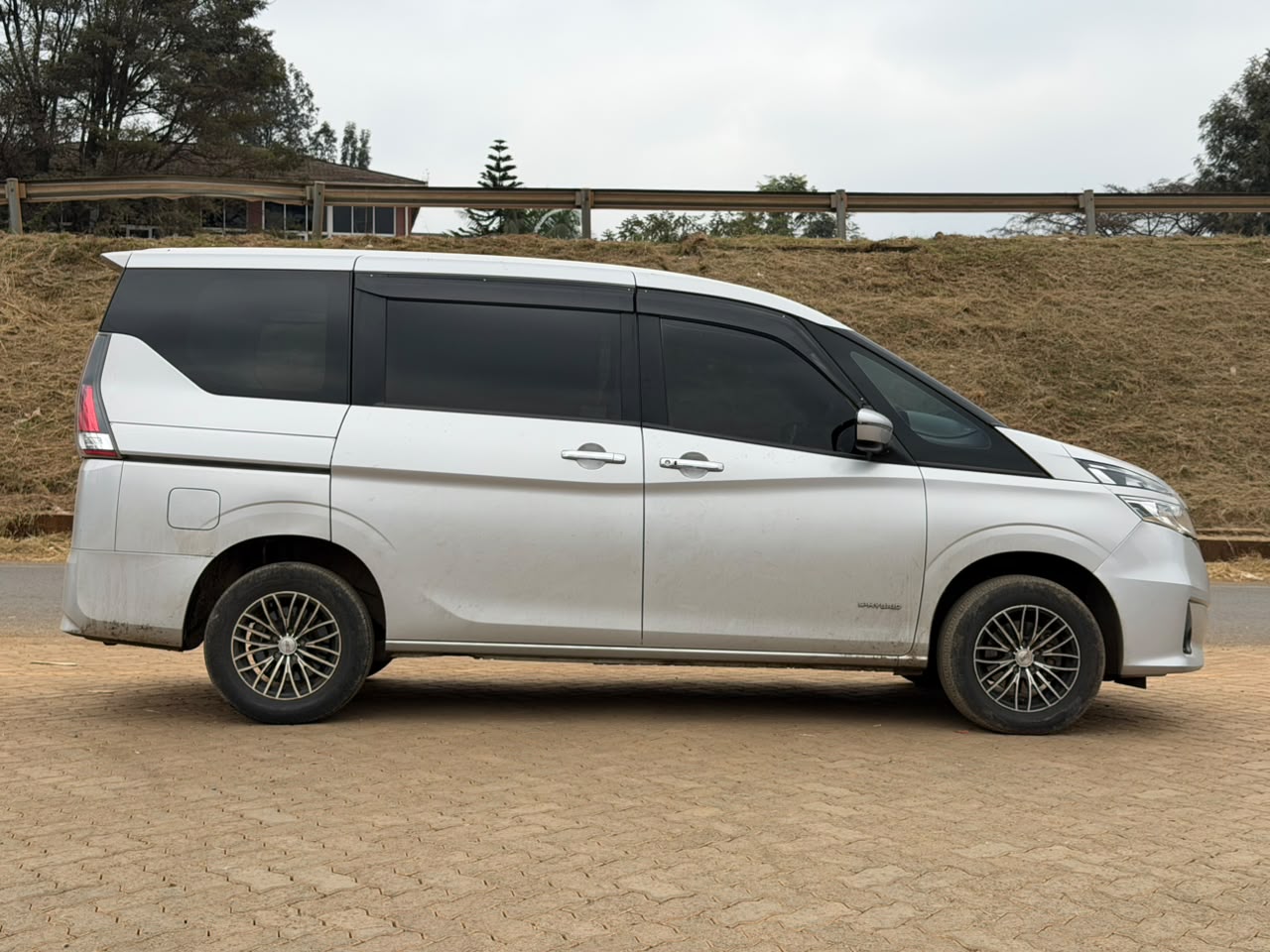 2018-Nissan Serena (S-Hybrid)-Silver
