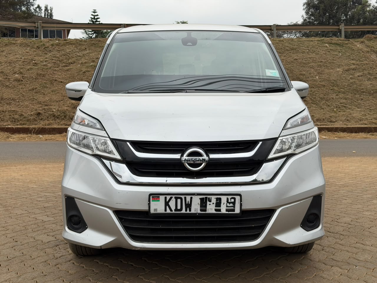 2018-Nissan Serena (S-Hybrid)-Silver