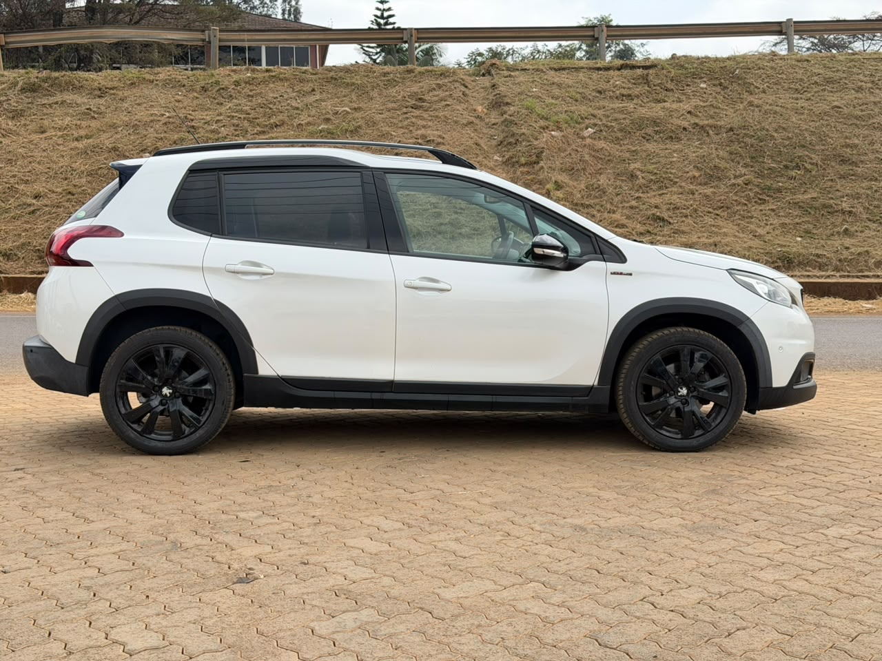 2019-Peugeot 2008 GTLINE – White