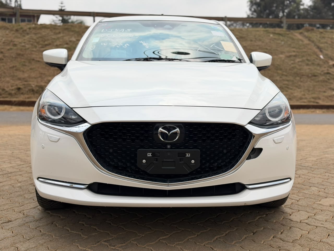 2020-Mazda 2  AWD(SkyactivD)-White