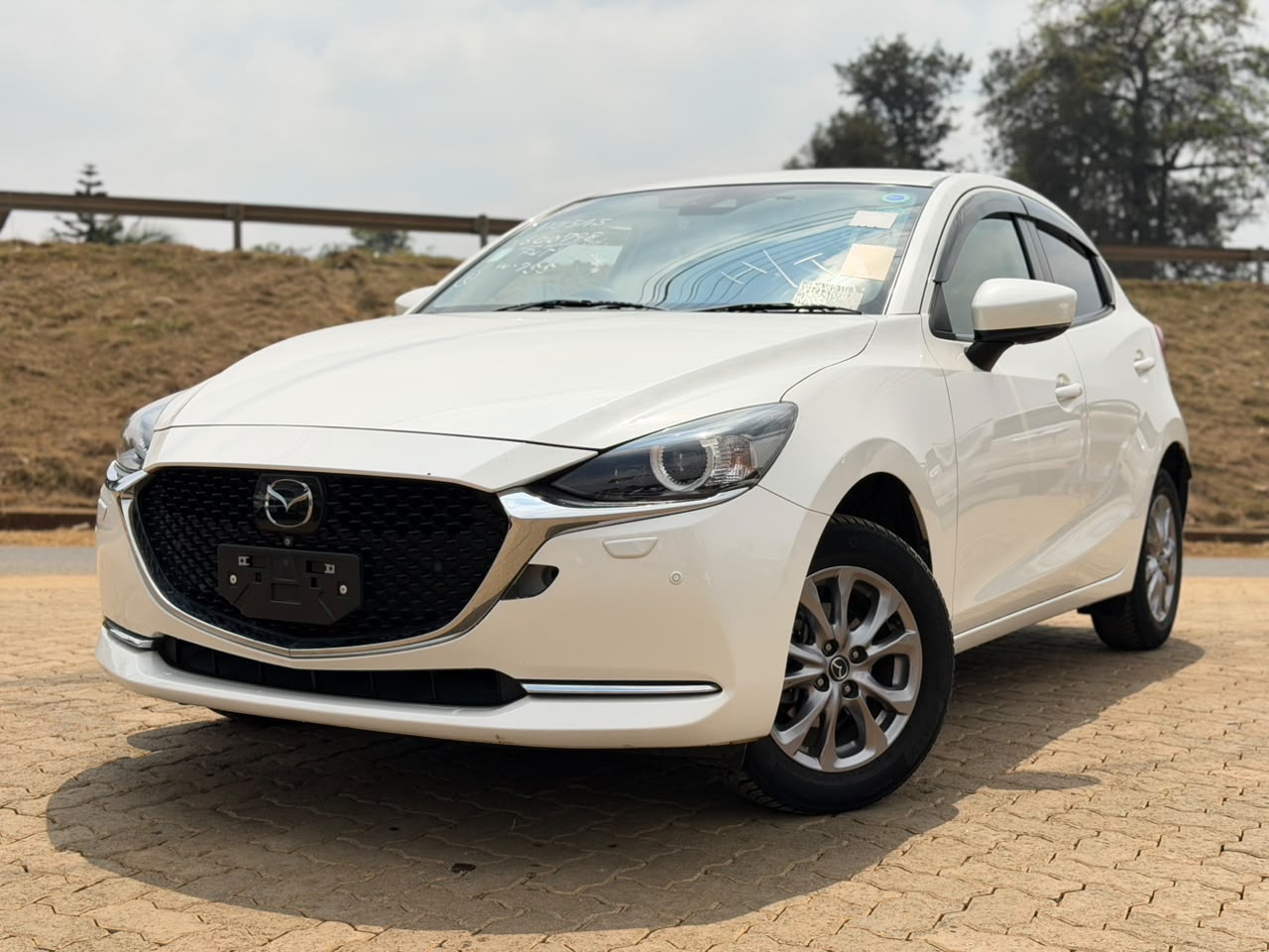2020-Mazda 2  AWD(SkyactivD)-White