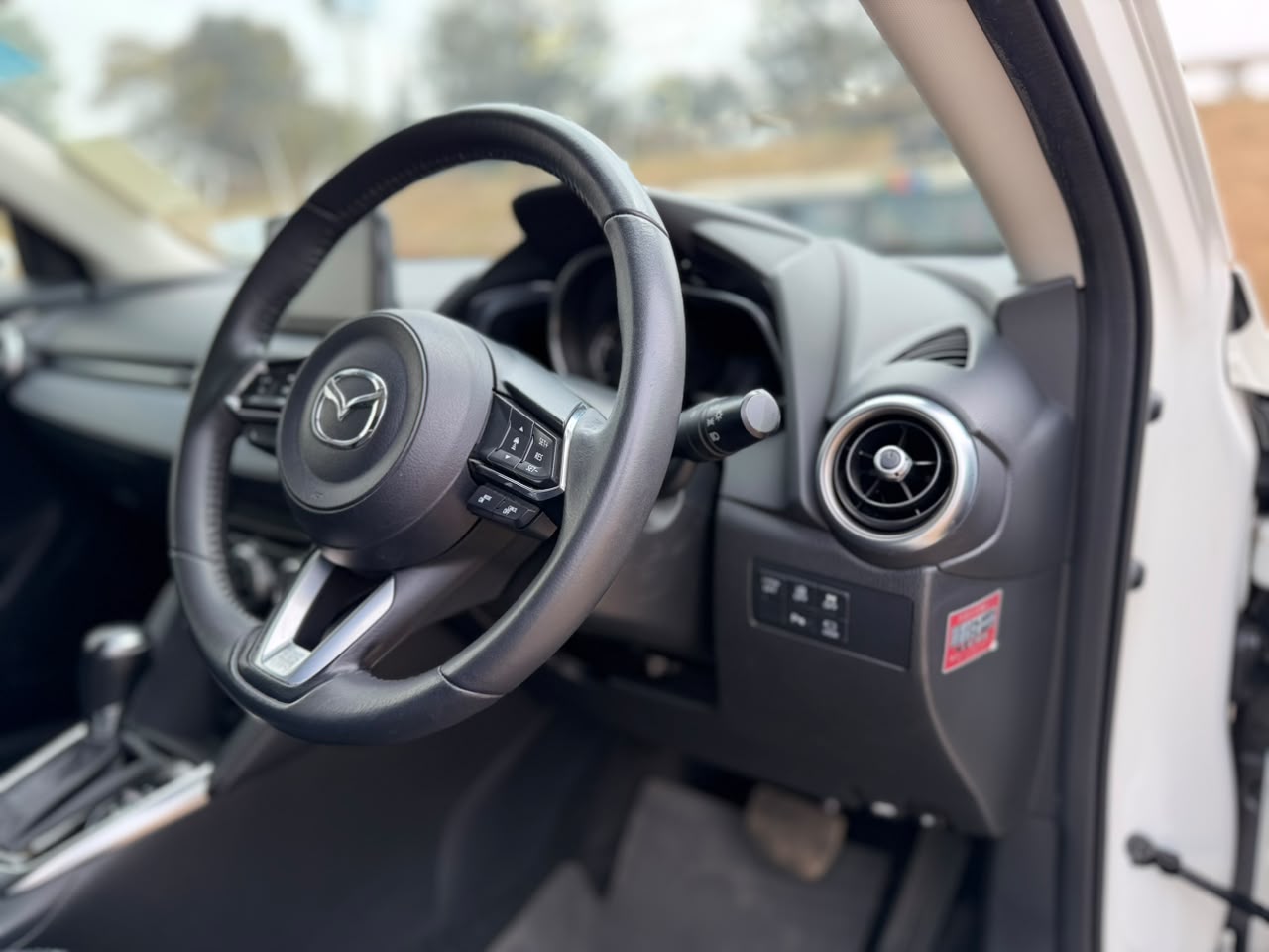 2020-Mazda 2  AWD(SkyactivD)-White