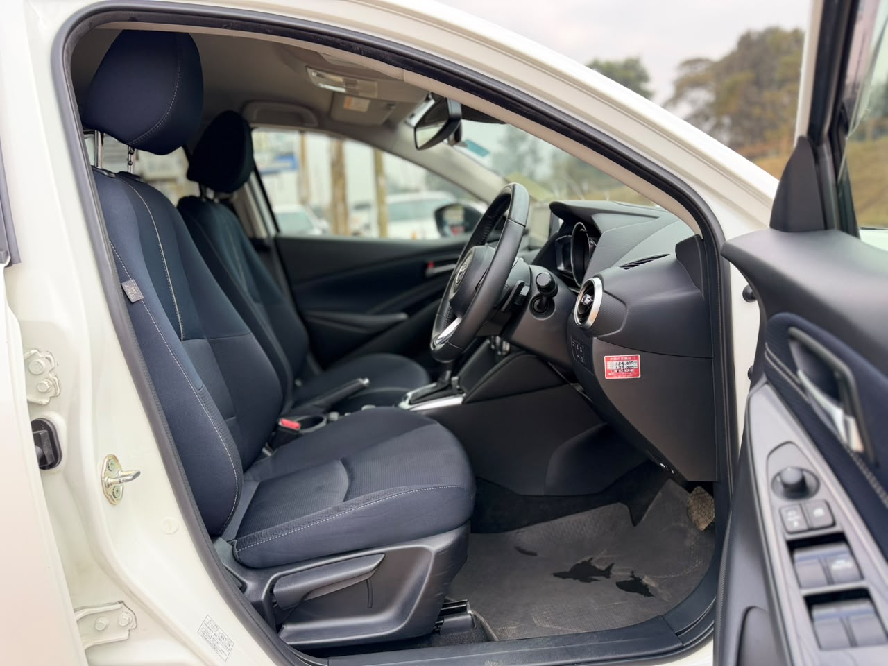 2020-Mazda 2  AWD(SkyactivD)-White