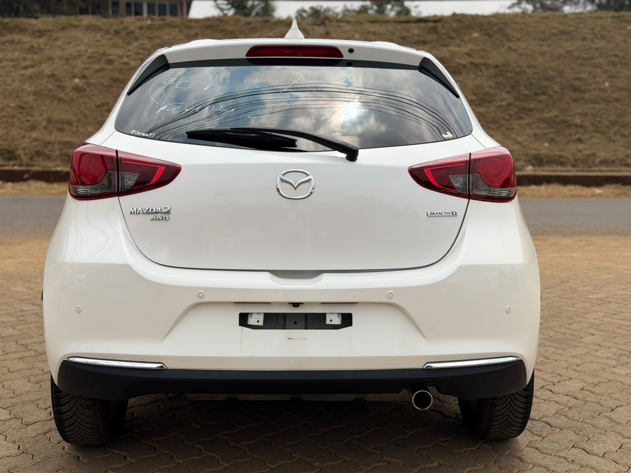2020-Mazda 2  AWD(SkyactivD)-White