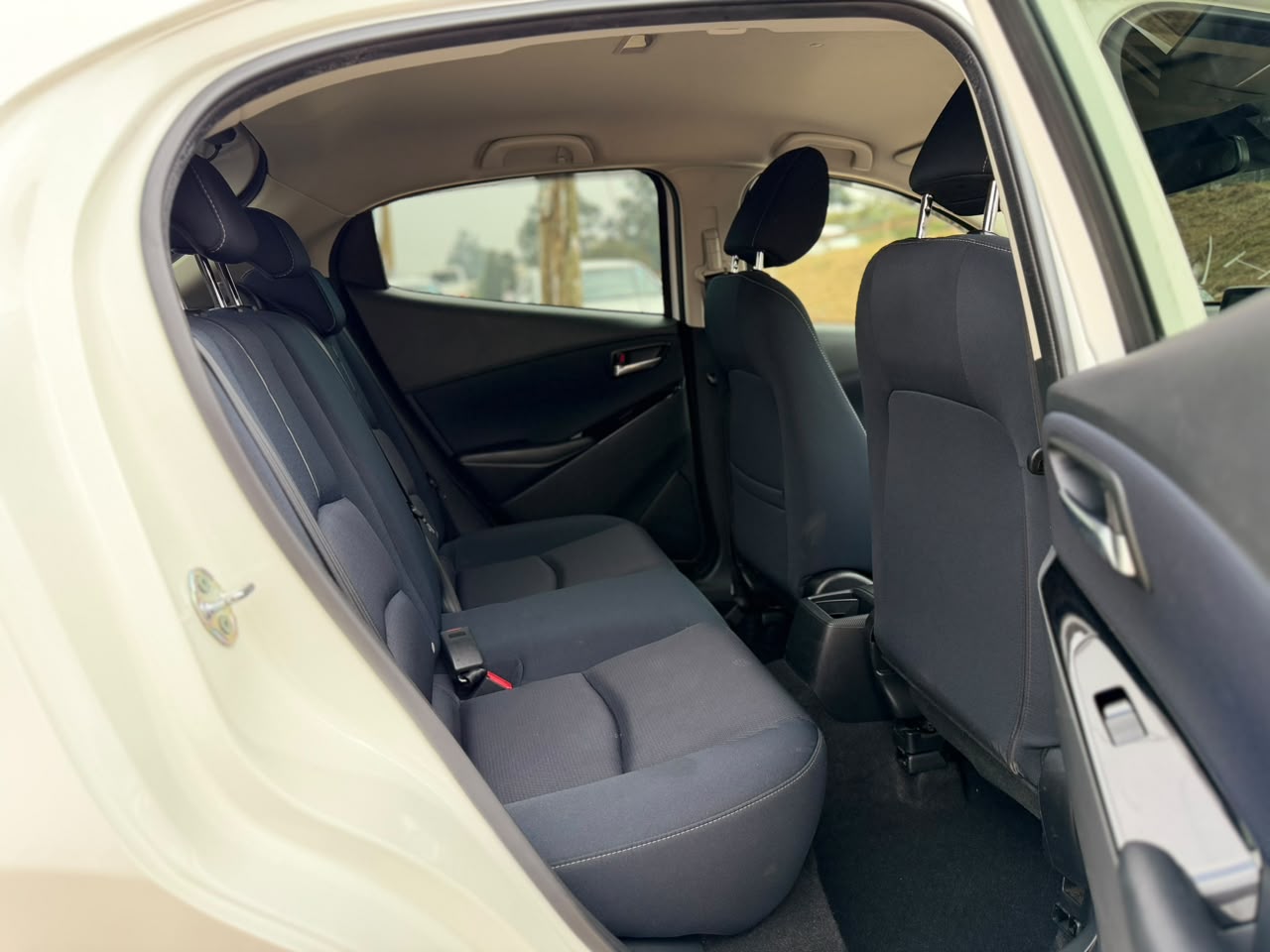 2020-Mazda 2  AWD(SkyactivD)-White