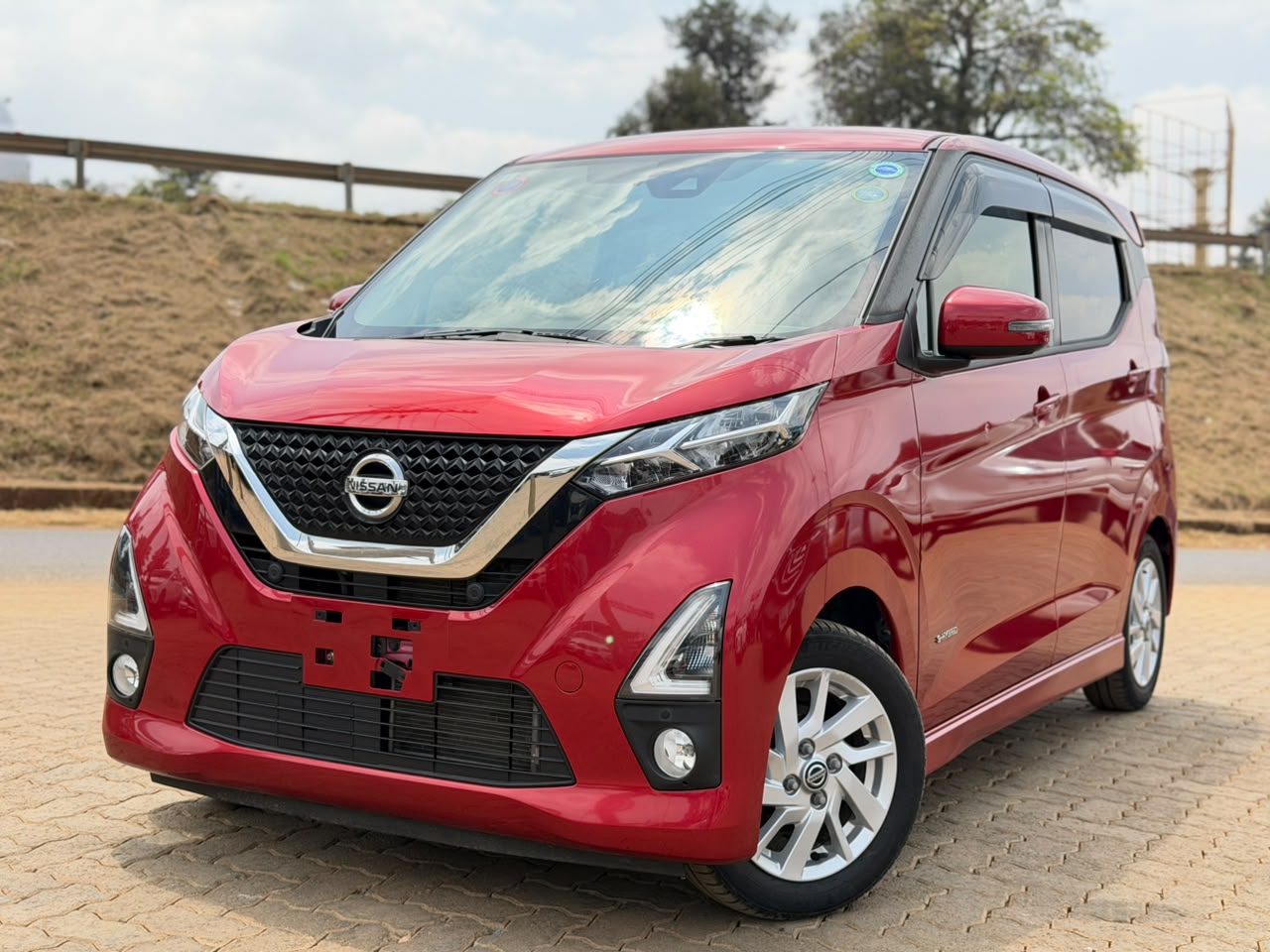 2019-Nissan Dayz Highway Star (S-Hybrid)- Red