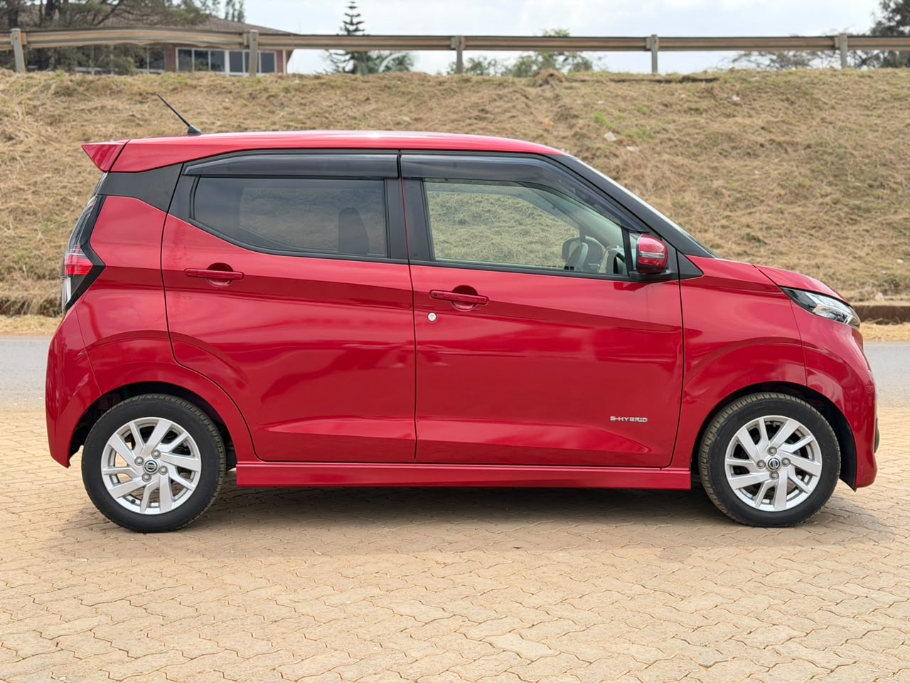 2019-Nissan Dayz Highway Star (S-Hybrid)- Red