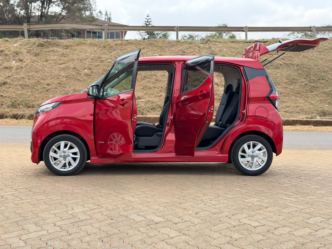 2019-Nissan Dayz Highway Star (S-Hybrid)- Red
