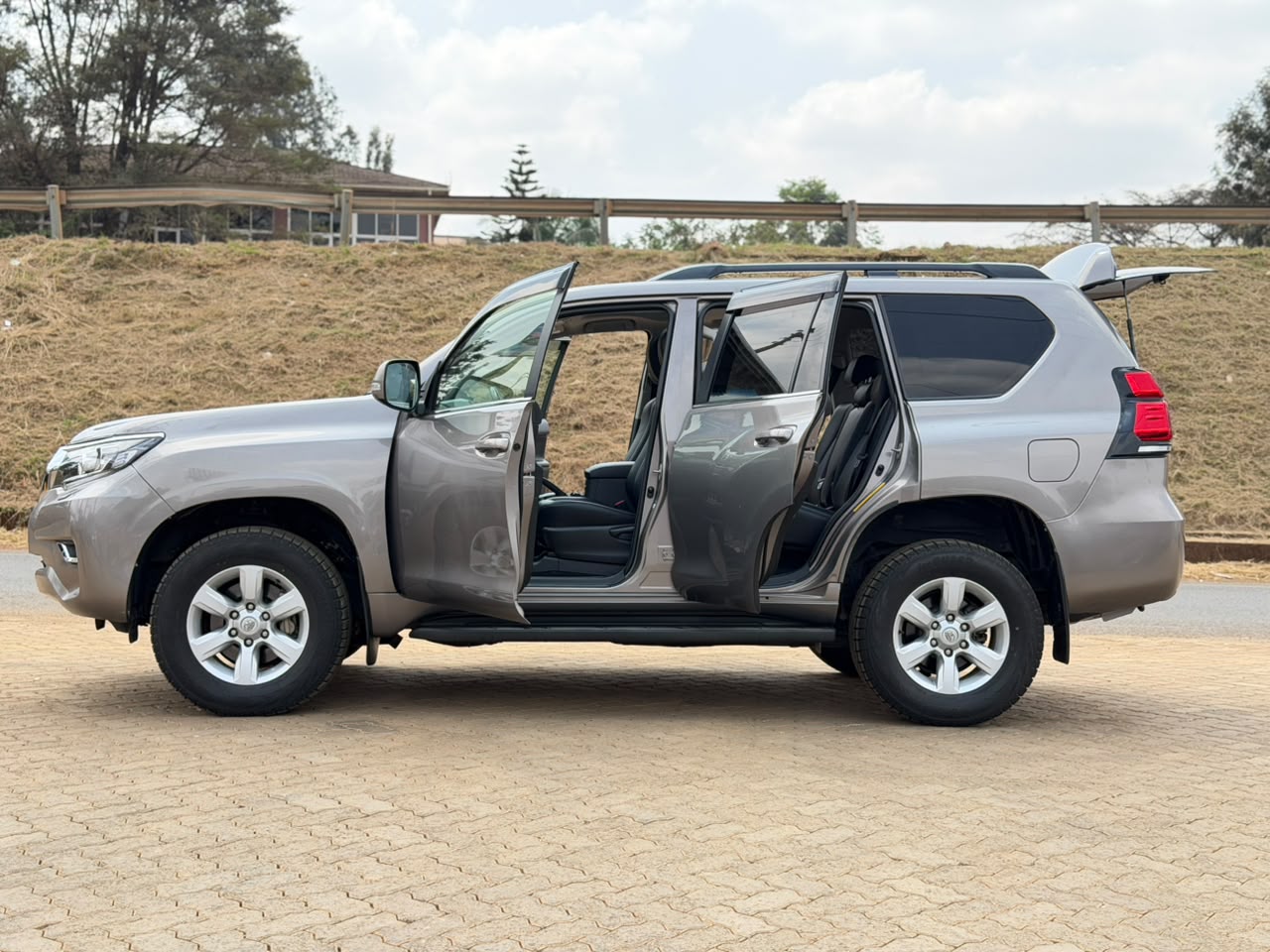 2017-Toyota Landcruiser Prado TX-Gray
