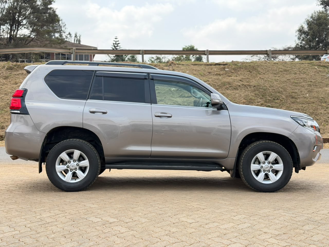 2017-Toyota Landcruiser Prado TX-Gray