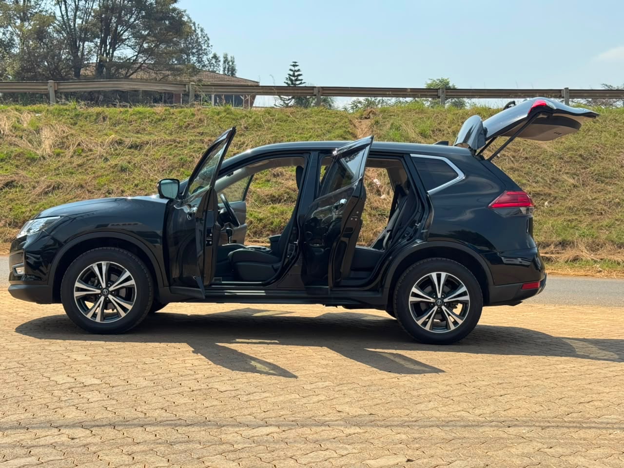 2019-Nissan X-Trail -Black