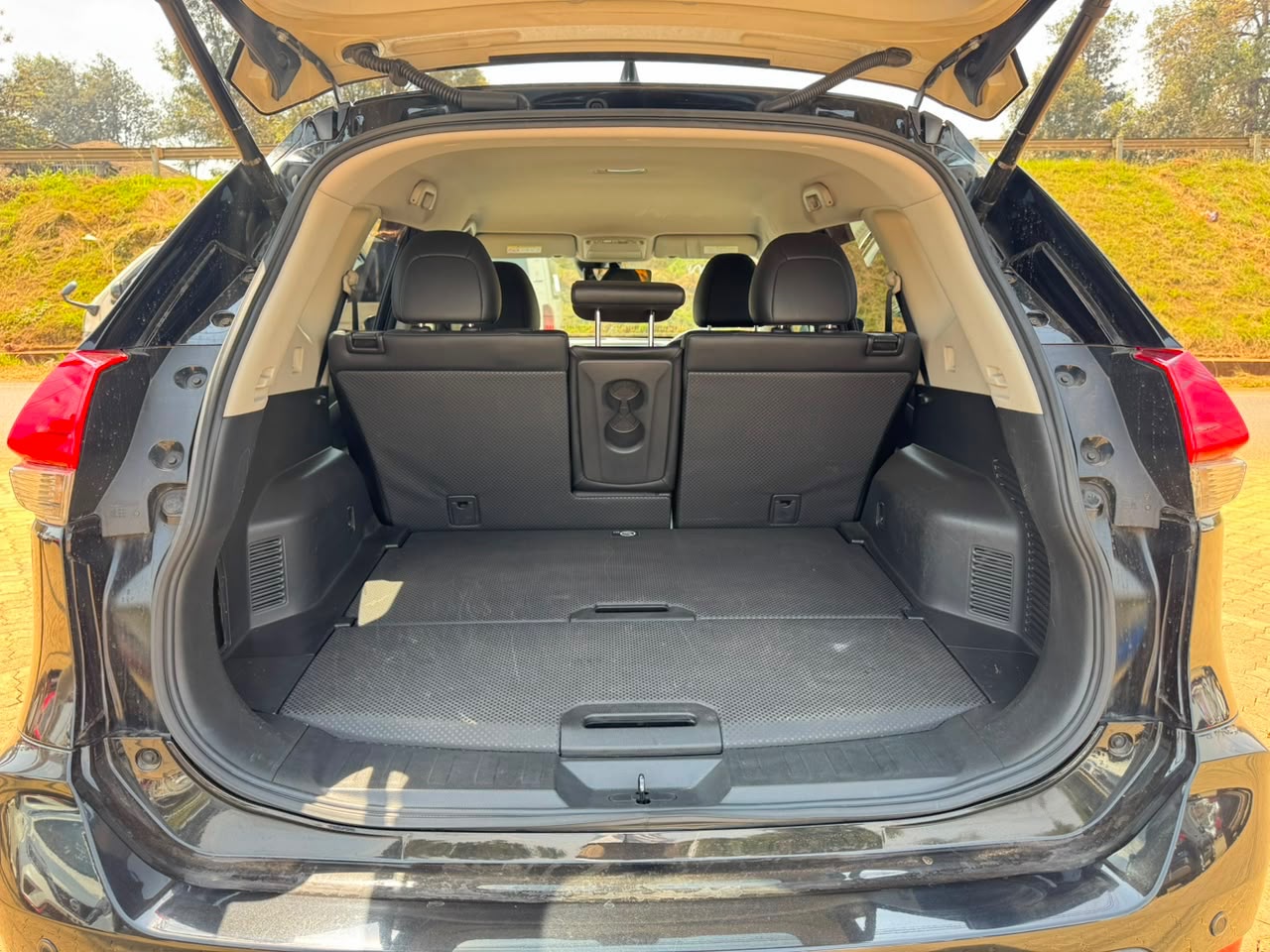 2019-Nissan X-Trail -Black