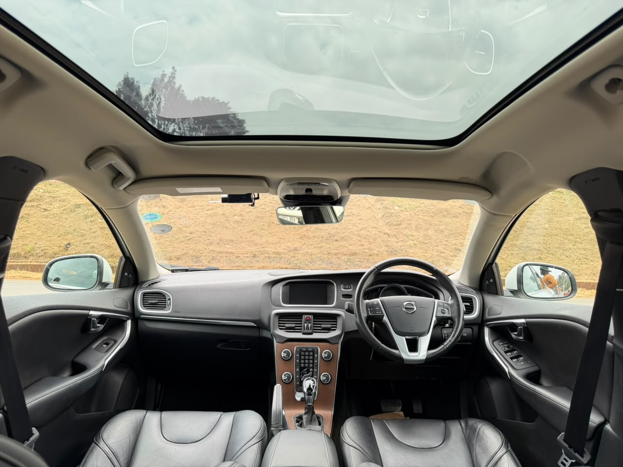2019- Volvo V40 T3 Inscription -White