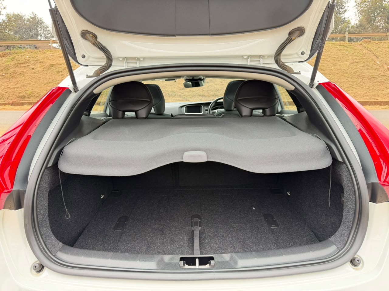 2019- Volvo V40 T3 Inscription -White