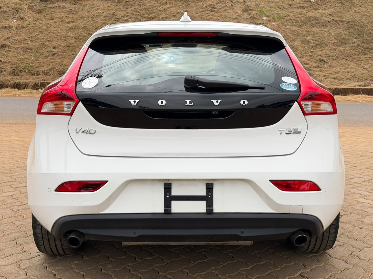 2019- Volvo V40 T3 Inscription -White