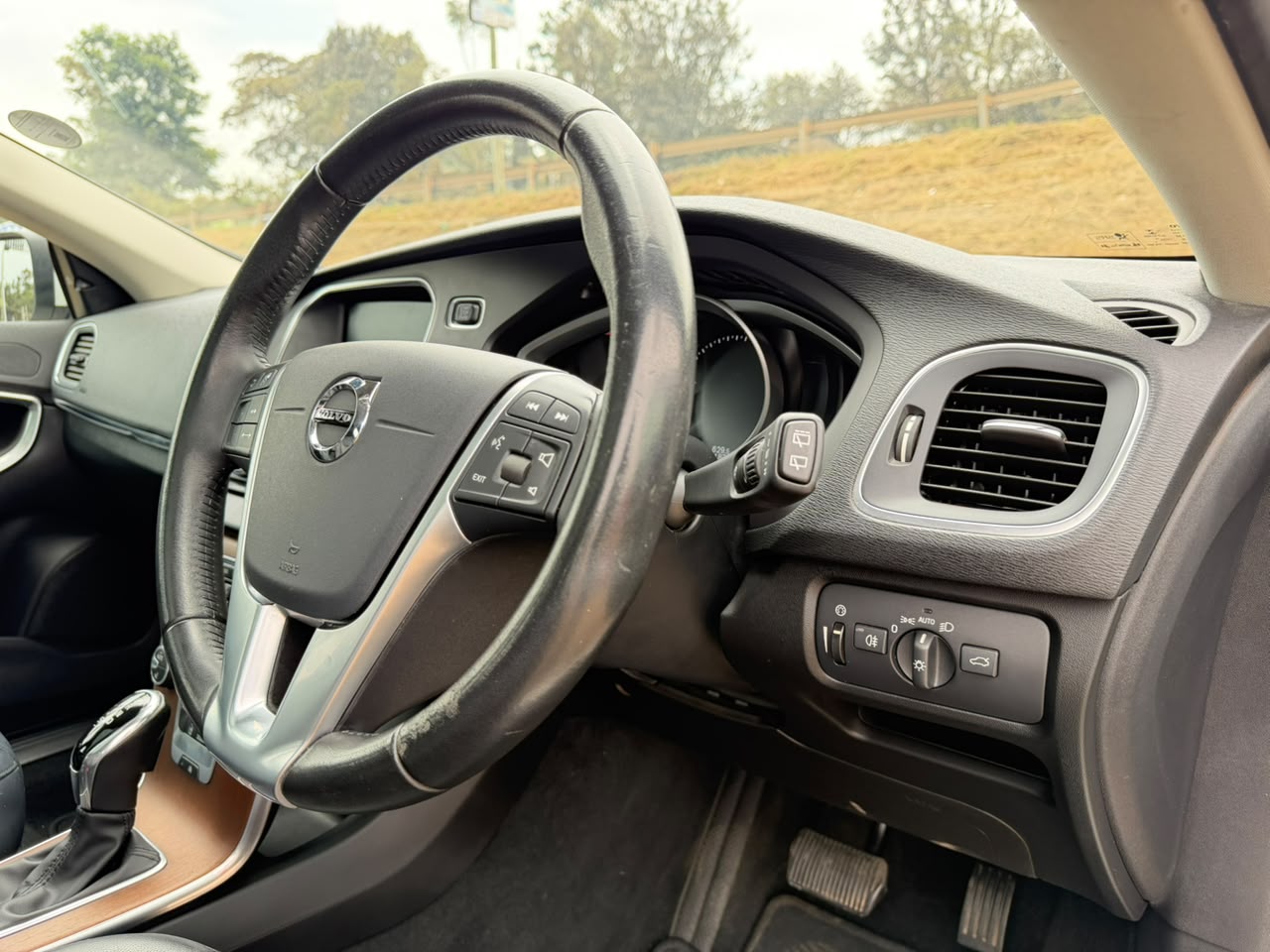 2019- Volvo V40 T3 Inscription -White