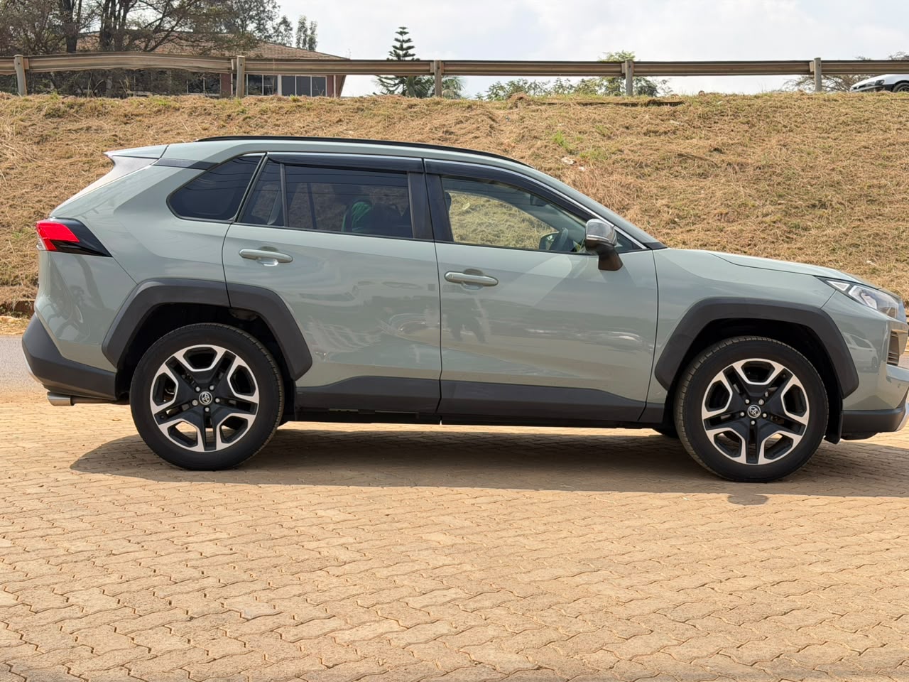 2019- Toyota RAV4 Adventure -Green