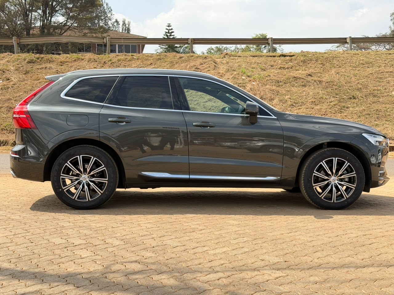 2020-Volvo XC60 T5 Inspection- Black