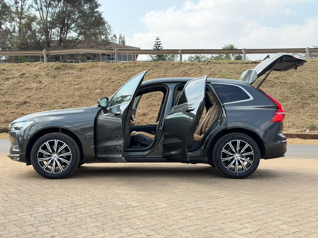 2020-Volvo XC60 T5 Inspection- Black