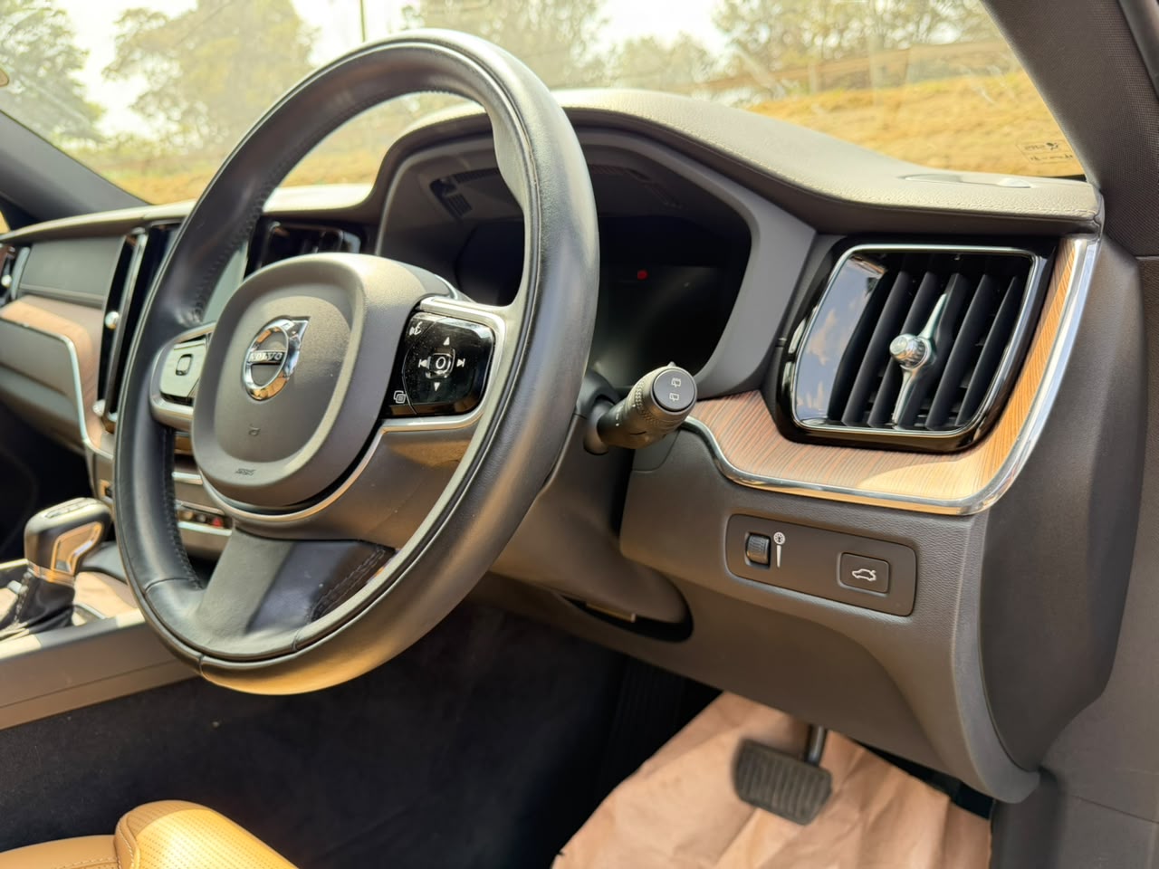 2020-Volvo XC60 T5 Inspection- Black