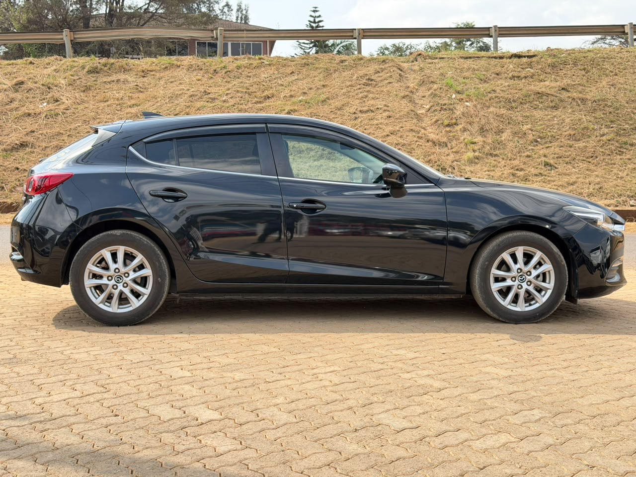 2019-Mazda Axela SkyActiv- Black