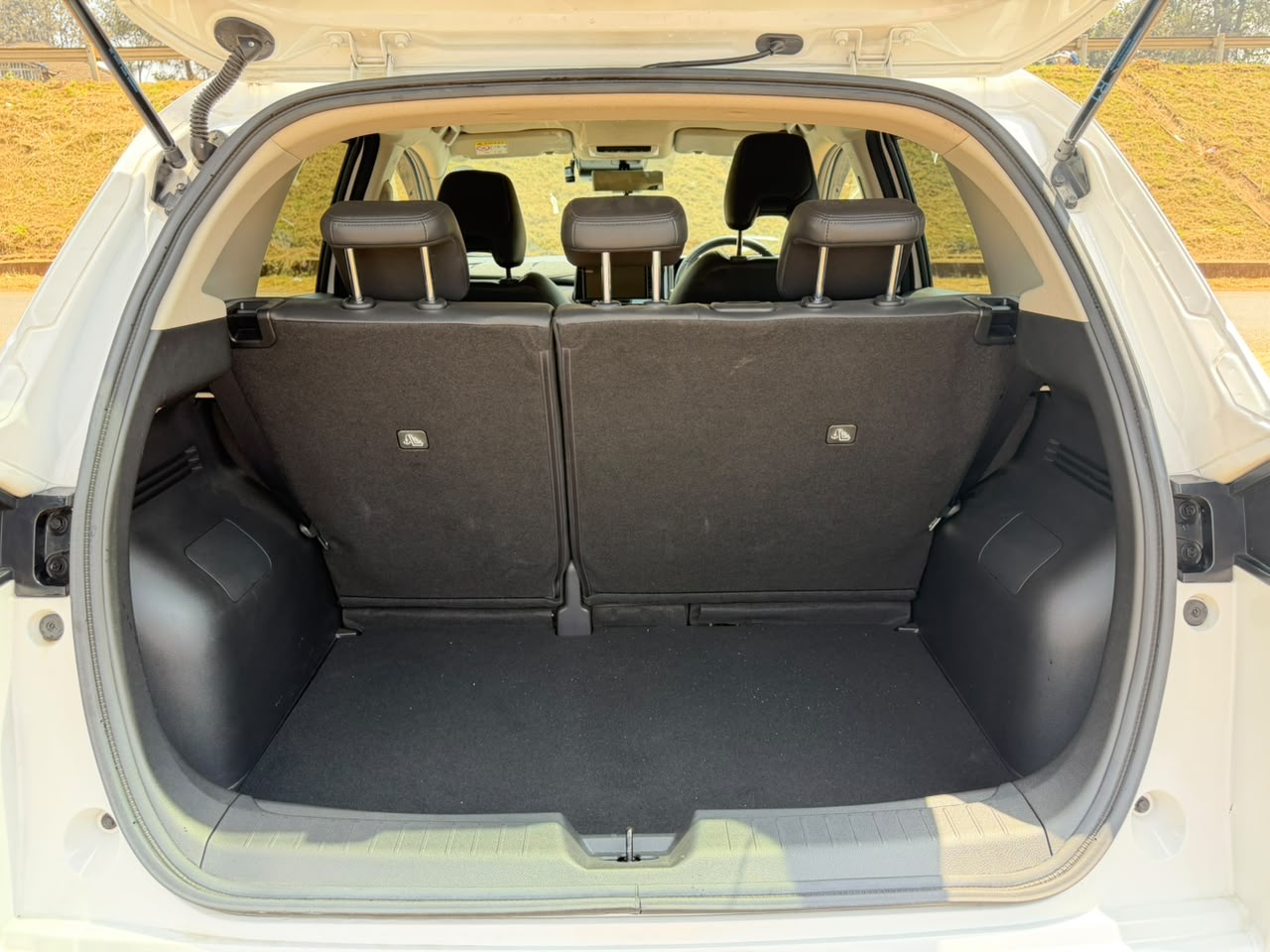 2019-Nissan Note Auro E-power -White