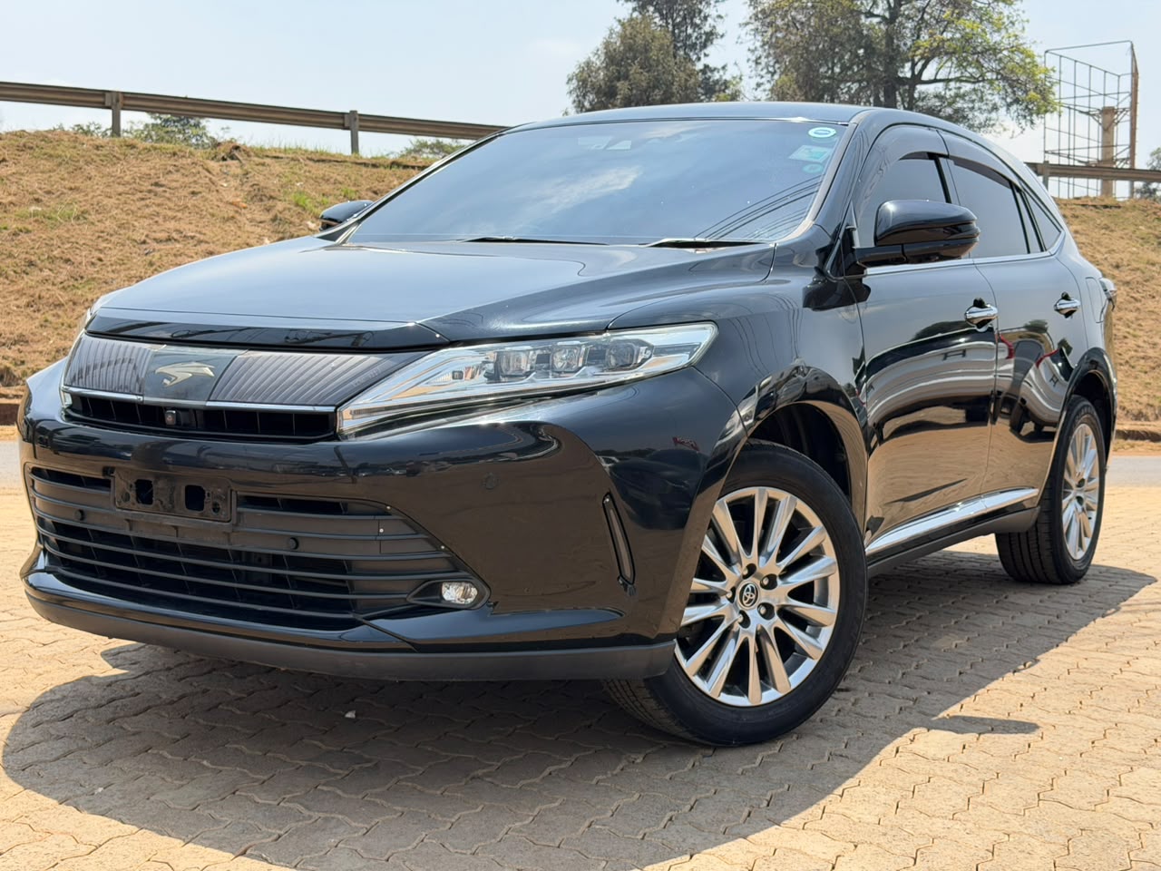Toyota Harrier Progress- Black