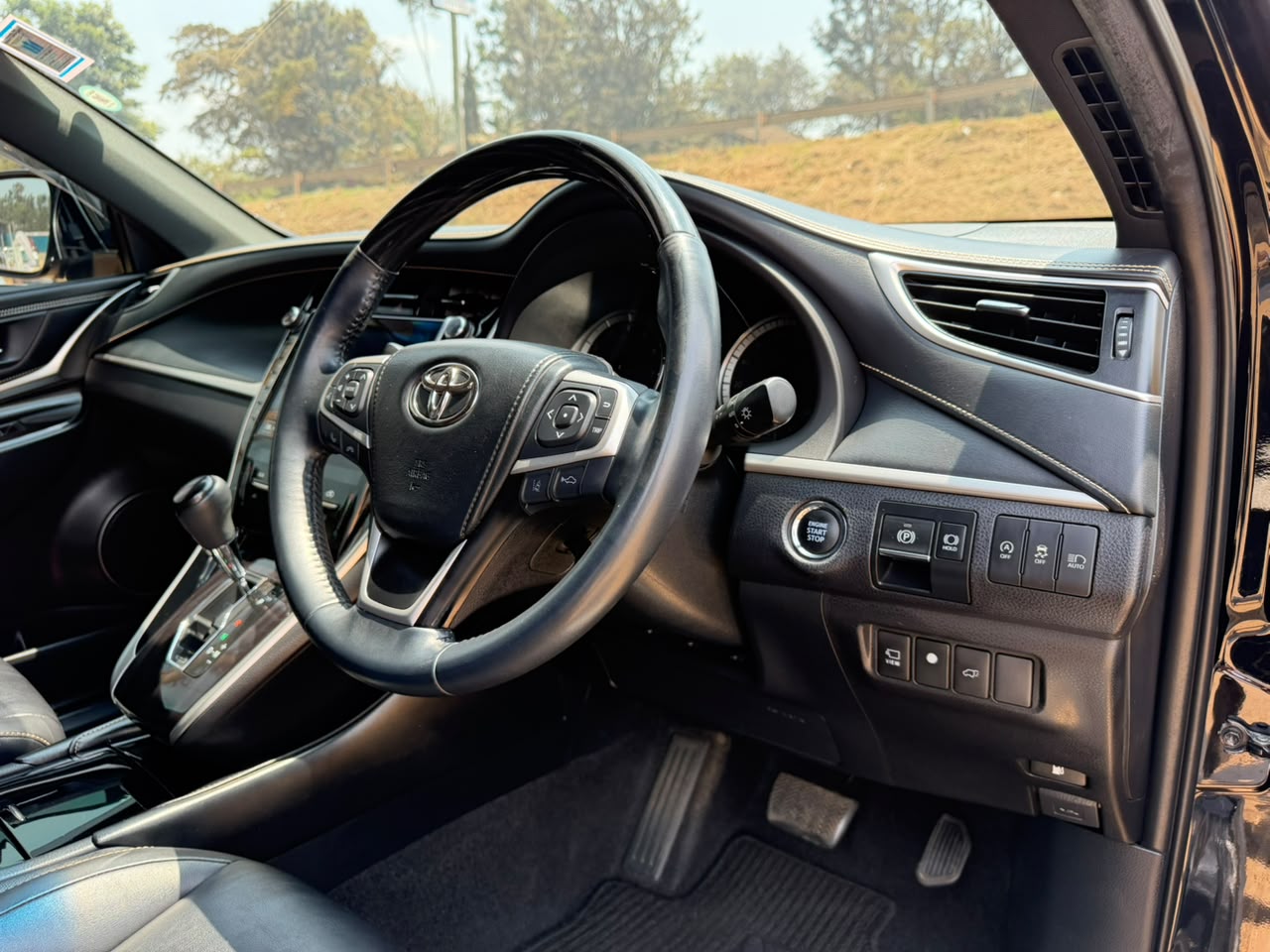 Toyota Harrier Progress- Black
