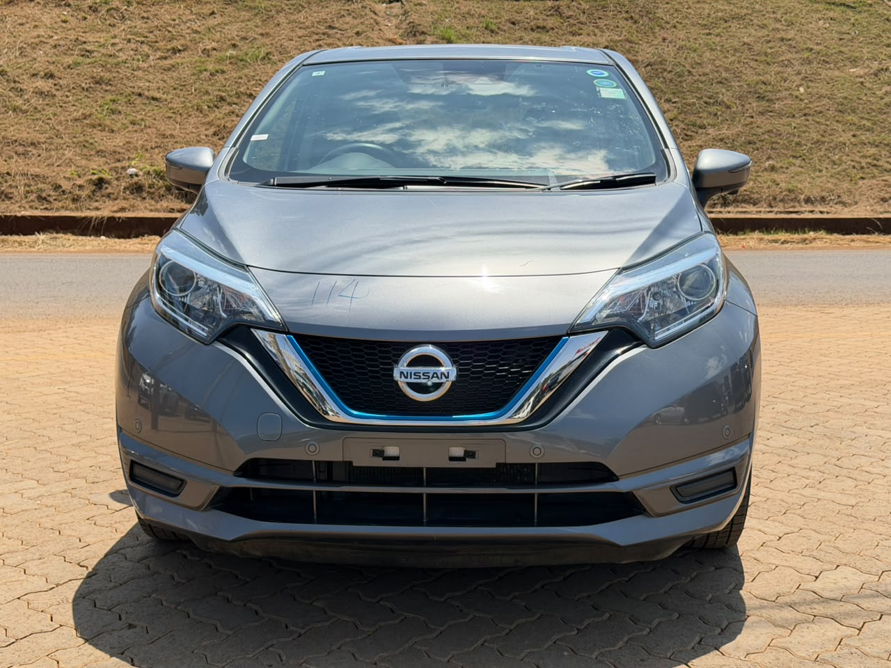 2019-Nissan Note e-power – Gray