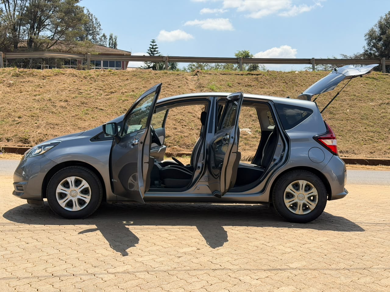 2019-Nissan Note e-power – Gray