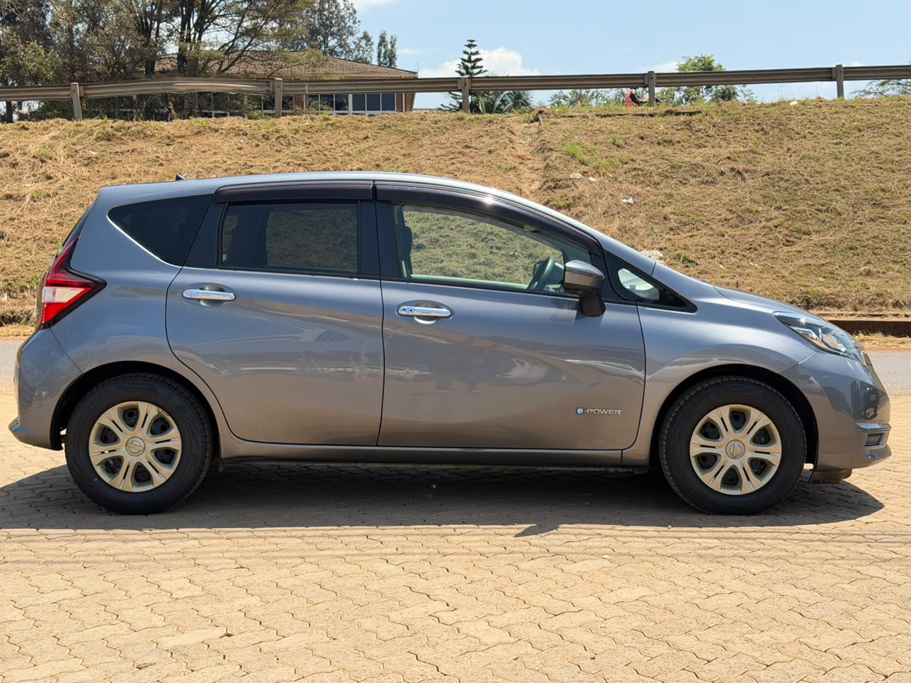 2019-Nissan Note e-power – Gray