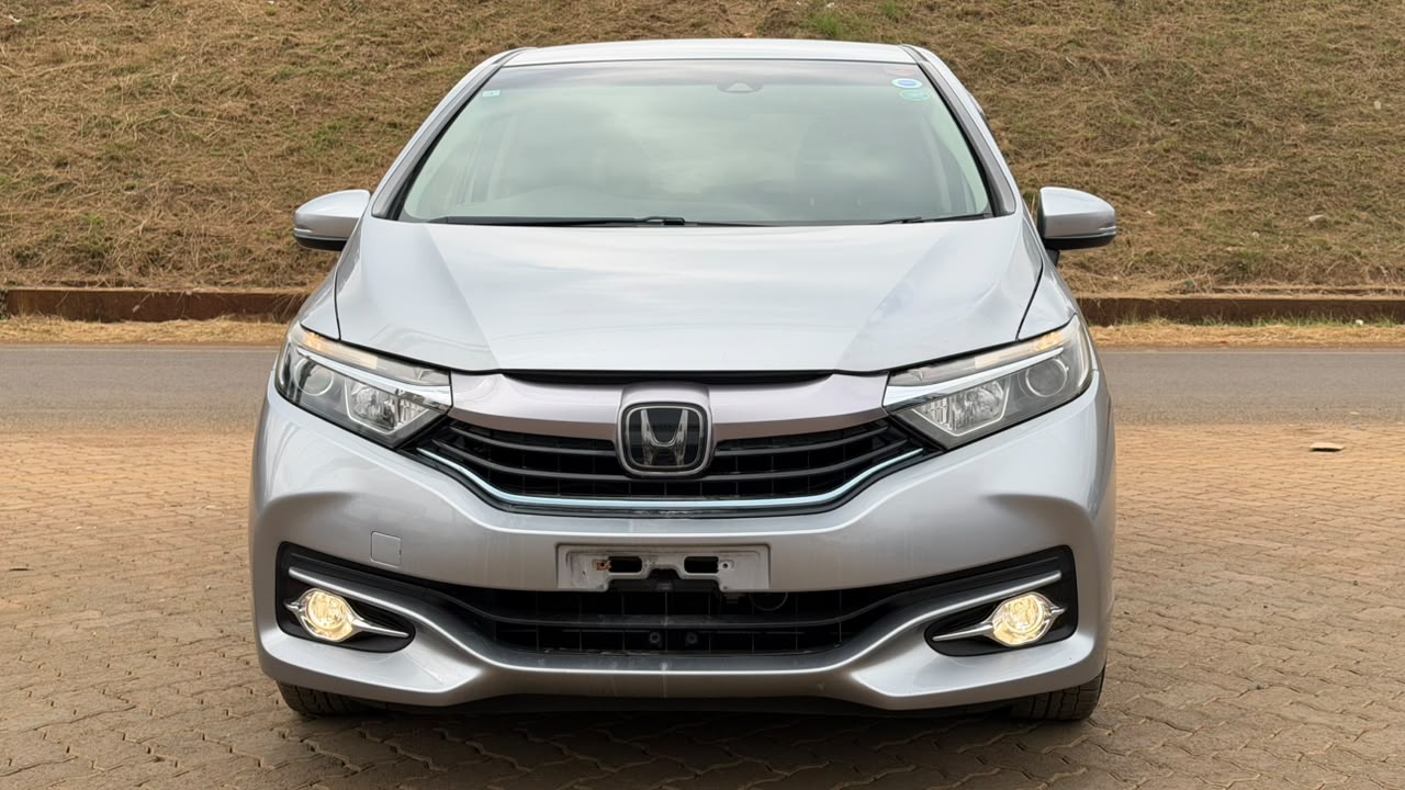 2019- Honda Fit Shuttle Hybrid- Silver