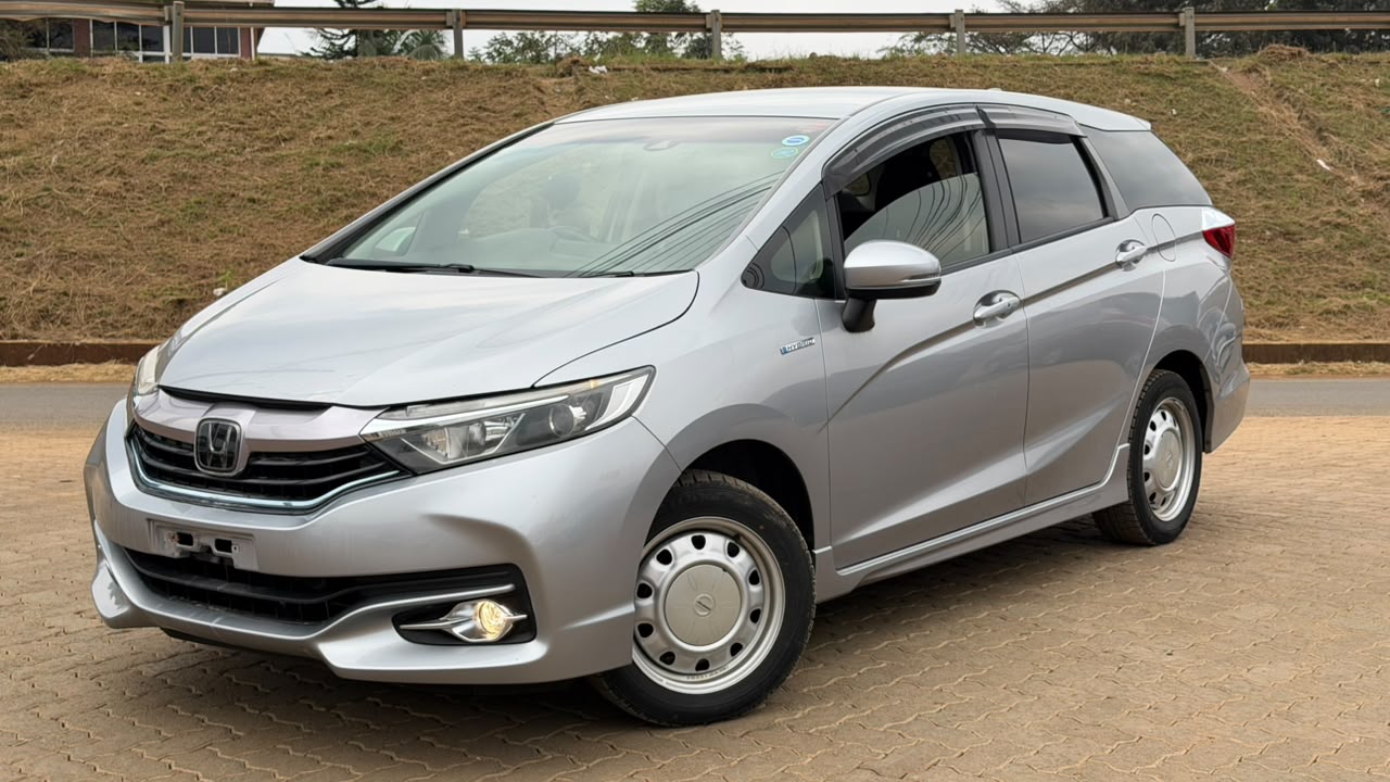 2019- Honda Fit Shuttle Hybrid- Silver
