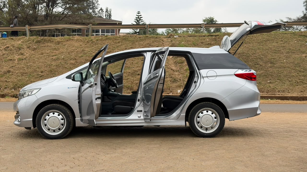 2019- Honda Fit Shuttle Hybrid- Silver